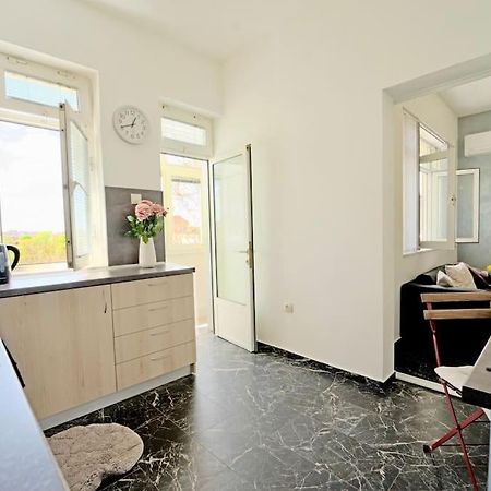 Cozy 1-Bedroom Flat In The Very Center Of 소피아 외부 사진