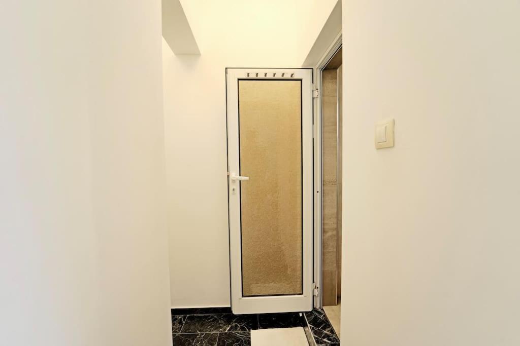 Cozy 1-Bedroom Flat In The Very Center Of 소피아 외부 사진