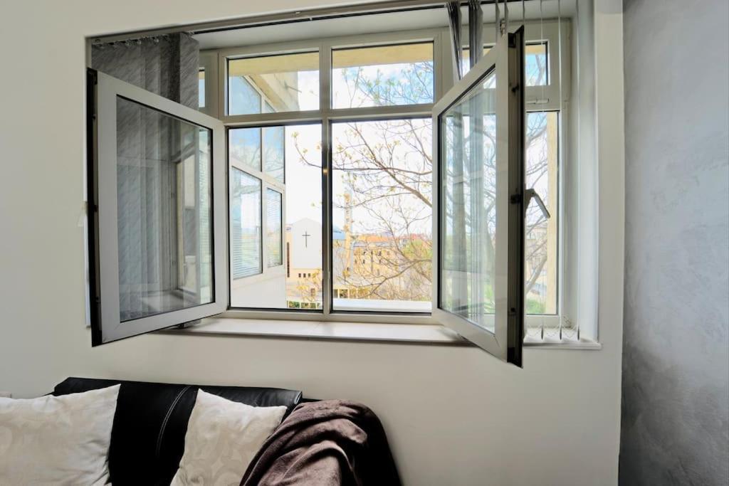 Cozy 1-Bedroom Flat In The Very Center Of 소피아 외부 사진